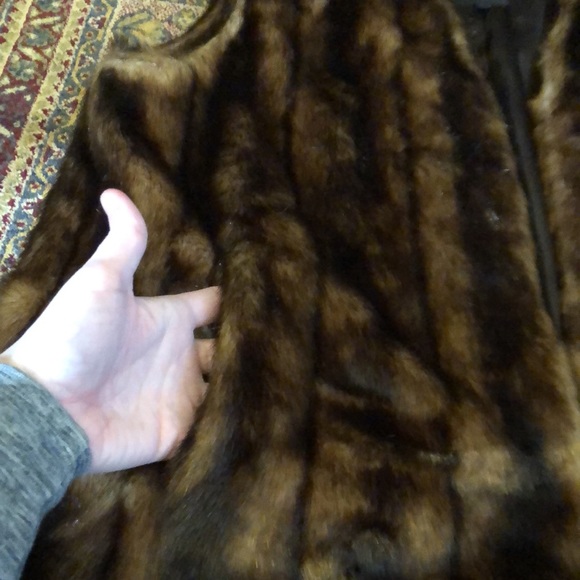 Host Pick!! EUC Xl Adrienne Landau brown faux fur vest - Picture 2 of 7